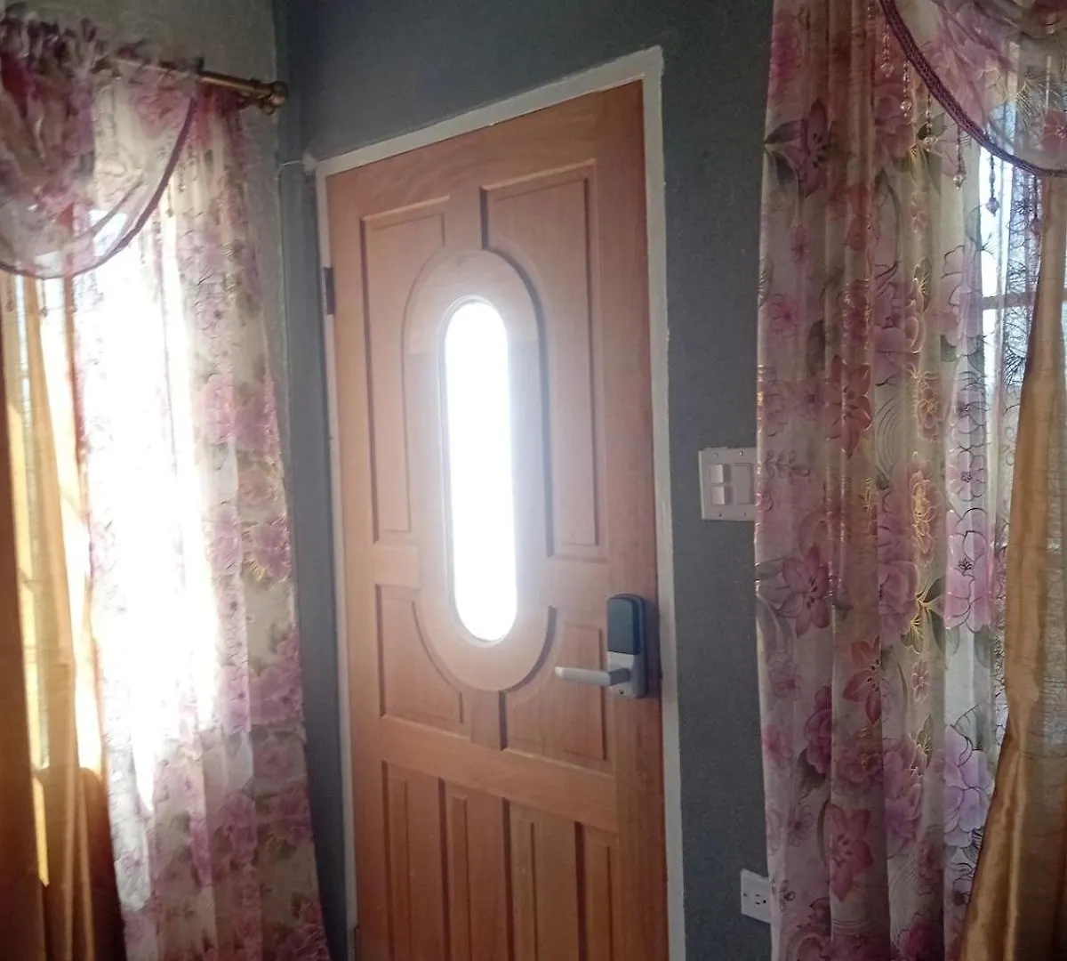 Atro Travels#Phoenix Park Village#Jacuzzi#1 Br#Ac Portmore Apartmán