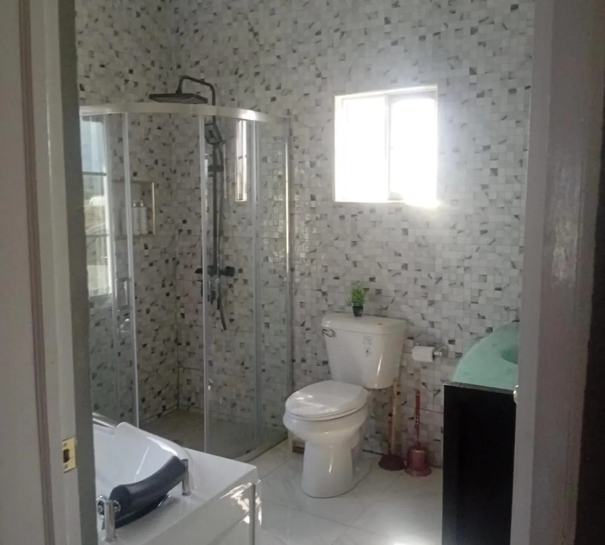 Atro Travels#Phoenix Park Village#Jacuzzi#1 Br#Ac Portmore 0*,  Jamajka